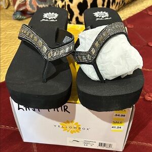 Yellow Box Black Beaded Wedge Thong Sandals sz 10 Veraneese